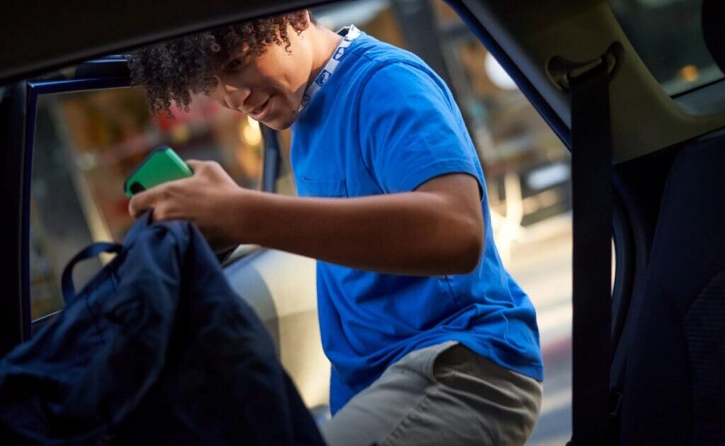 Uber para adolescentes ganha vídeo ao vivo para responsáveis