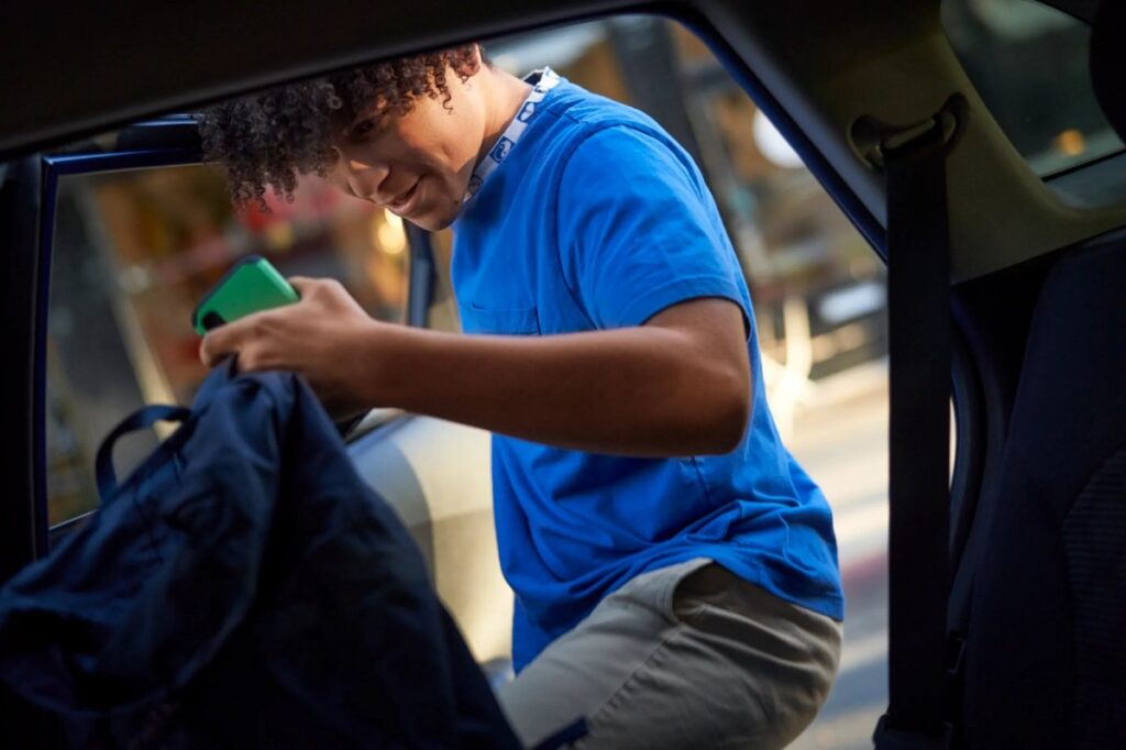 Uber para adolescentes ganha vídeo ao vivo para responsáveis