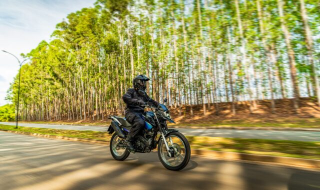Yamaha Crosser ABS 2027 ganha conectividade e farol Full LED