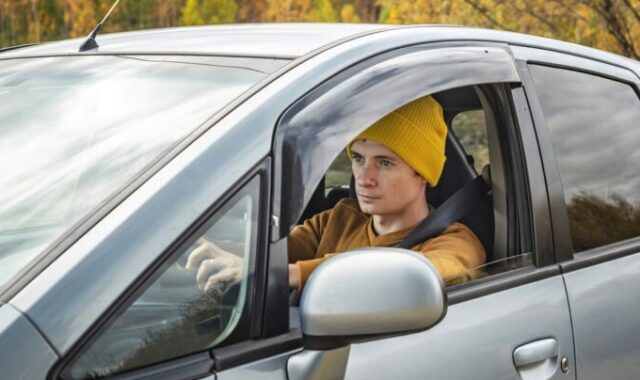 Menor sem CNH ao volante: dono do carro responde