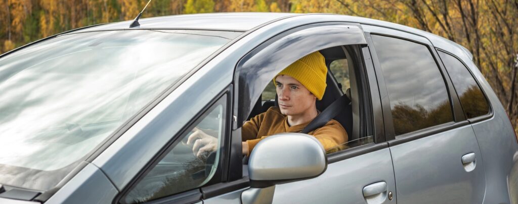 Menor sem CNH ao volante: dono do carro responde