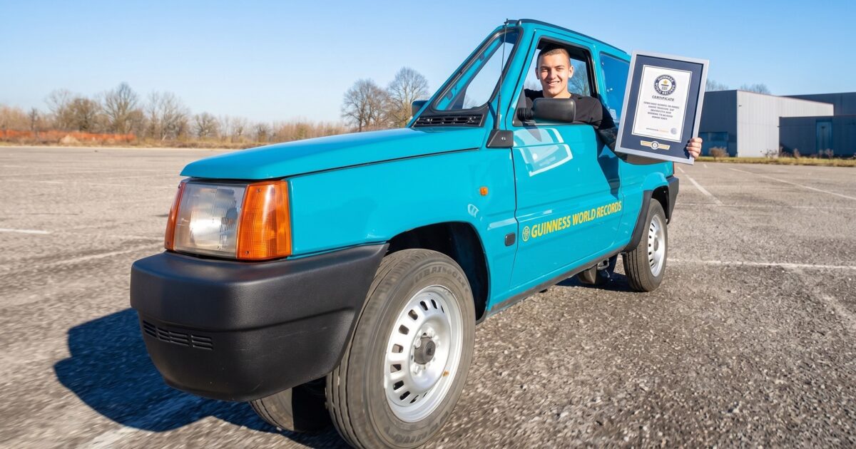 Carro mais estreito do mundo entra para o Guinness