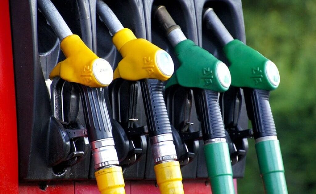 Como identificar gasolina adulterada e evitar danos