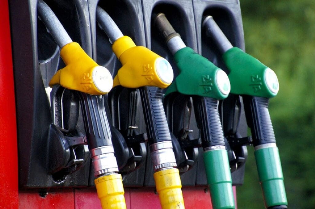 Como identificar gasolina adulterada e evitar danos
