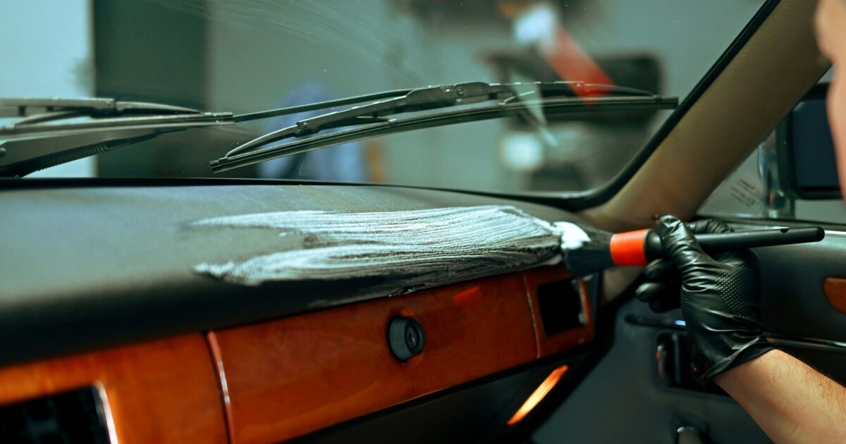 Kit pincel automotivo: 4 opções para limpar o carro