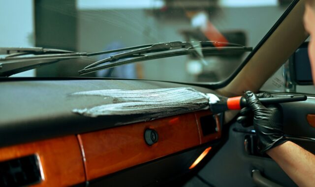 Kit pincel automotivo: 4 opções para limpar o carro