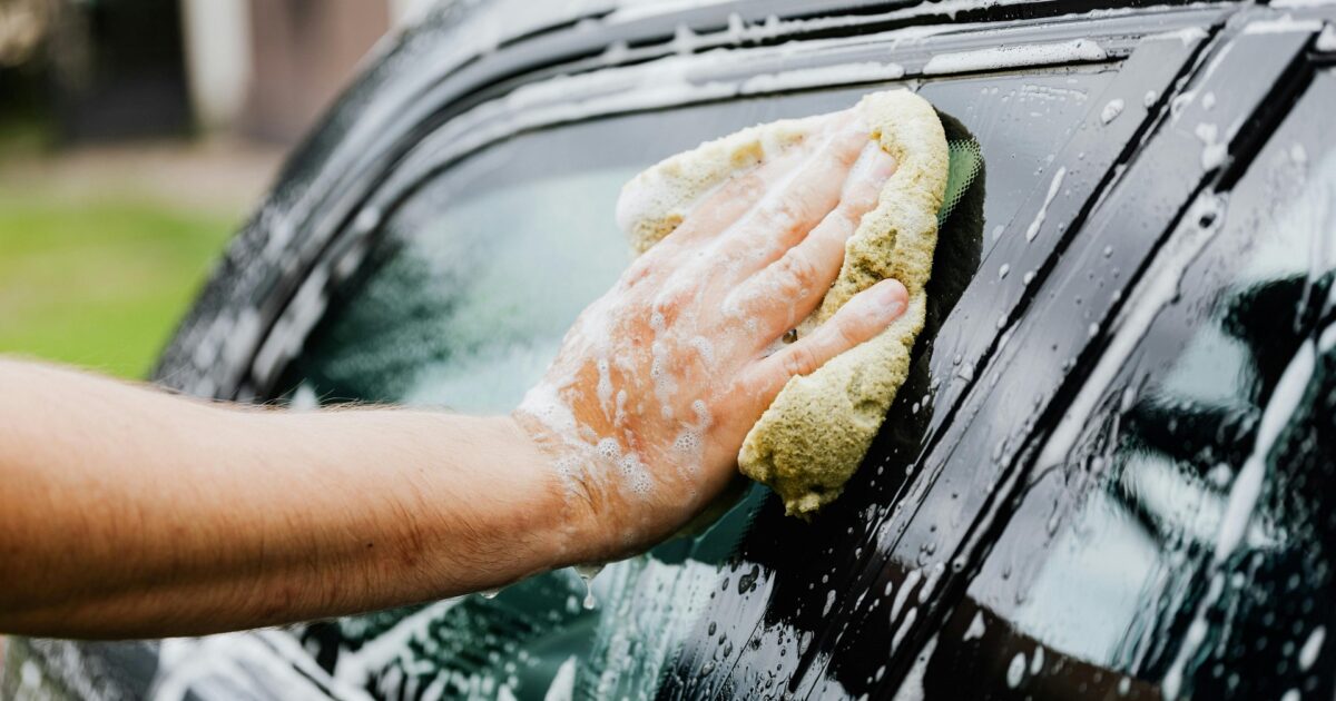 4 detergentes automotivos para sujeiras difíceis