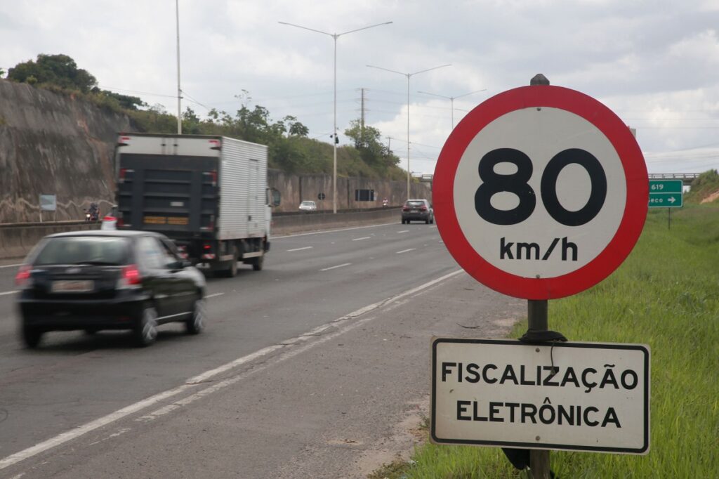 Testes de radar de velocidade média no Brasil são suspensos