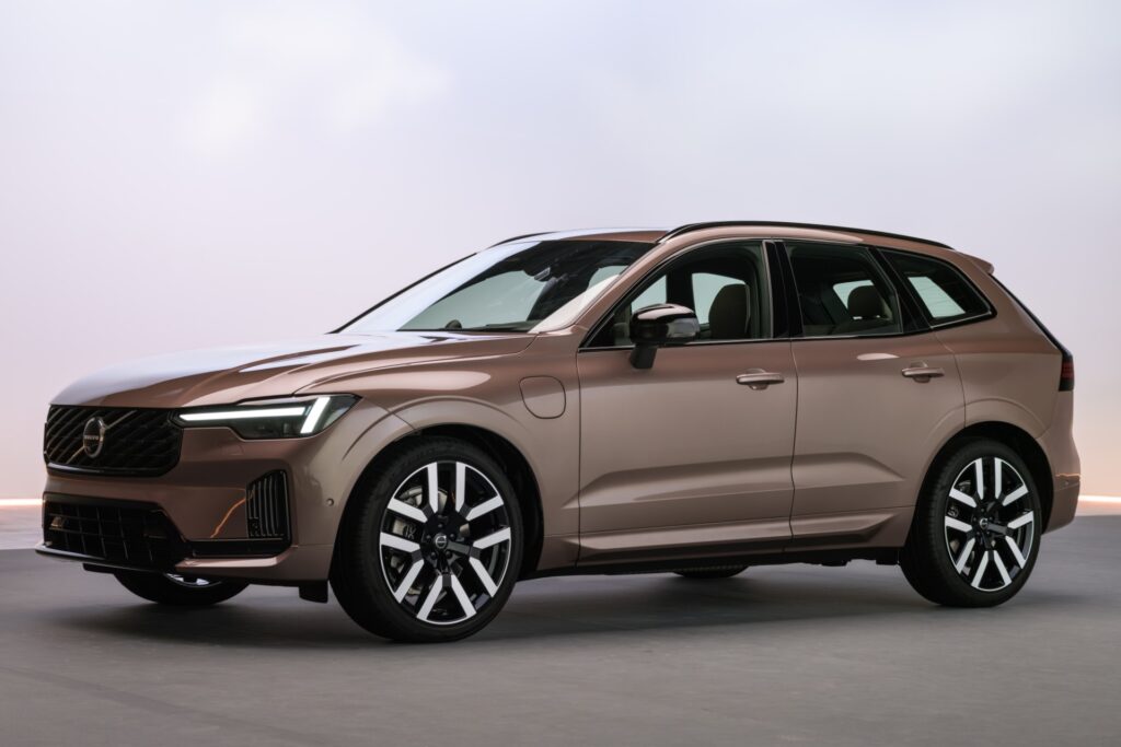 Volvo XC60 híbrido ganha mais autonomia