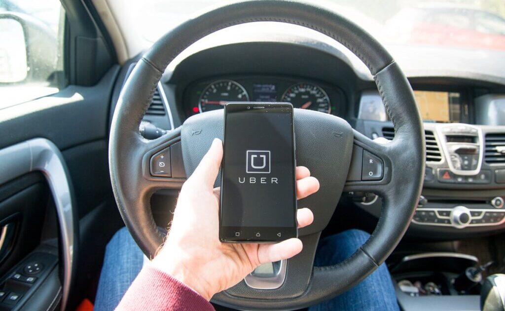 MPT pede suspensão de programa Uber motoristas