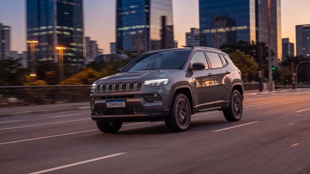 Jeep Compass 2027 híbrido reduz consumo em até 11%