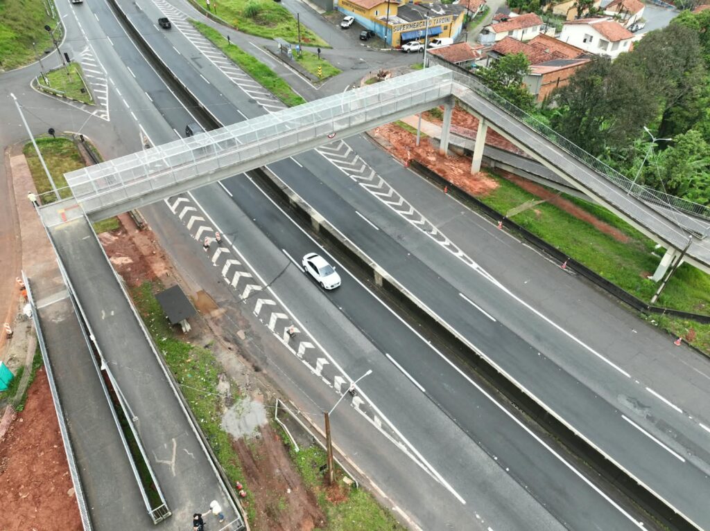 Passarela Fernão Dias é restabelecida em Vargem