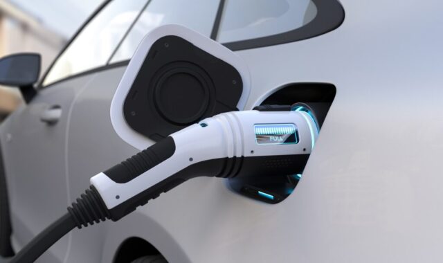 Custo por km de carro elétrico pode ser 77% menor