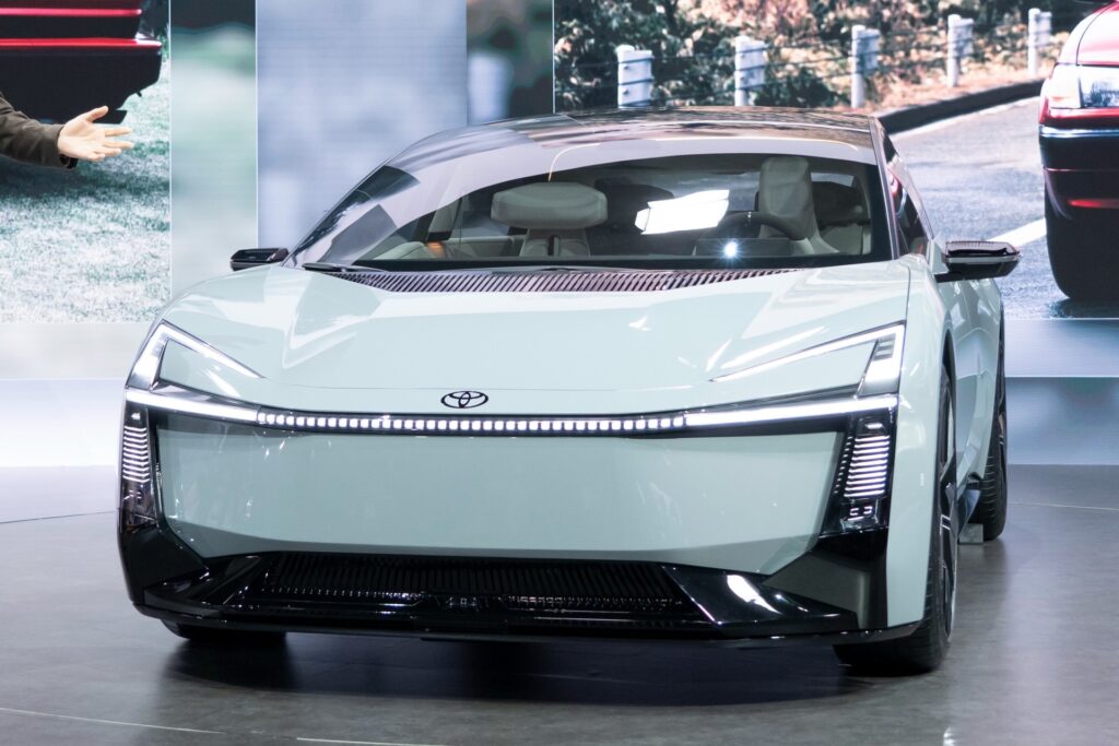 Toyota Corolla elétrico terá 400 km de autonomia e ajuda da China