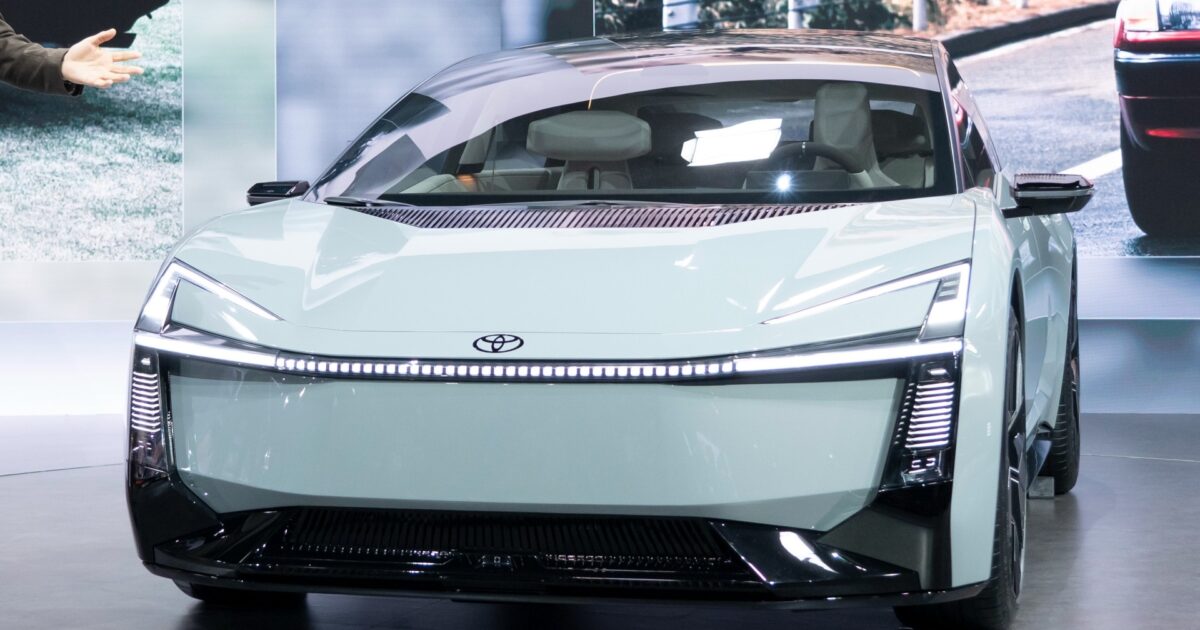 Toyota Corolla elétrico terá 400 km de autonomia e ajuda da China