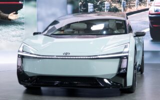 Toyota Corolla elétrico terá 400 km de autonomia e ajuda da China