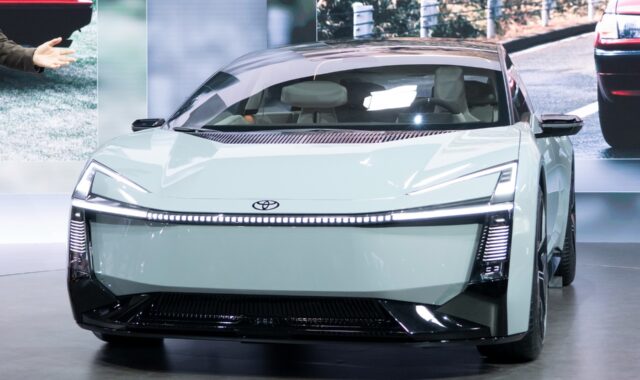 Toyota Corolla elétrico terá 400 km de autonomia e ajuda da China