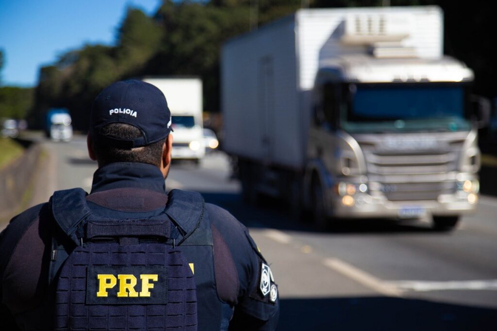 Mortes em acidentes com caminhões sobem em rodovias federais